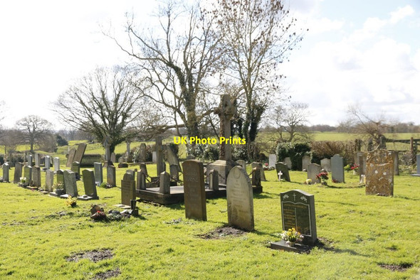 Photo 6"x4" Churchyard at St Mary Mortimer West End c2014