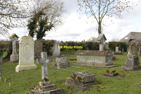 Photo 6"x4" Graves in the West Churchyard Mortimer West End c2014