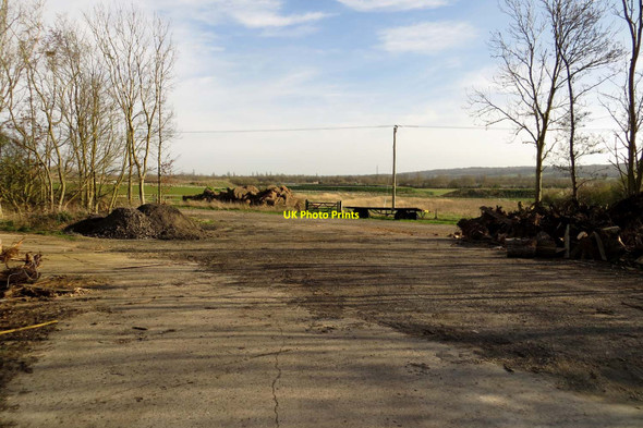 Photo 6"x4" Agricultural yard near Worton Worton\/SP4611 c2014