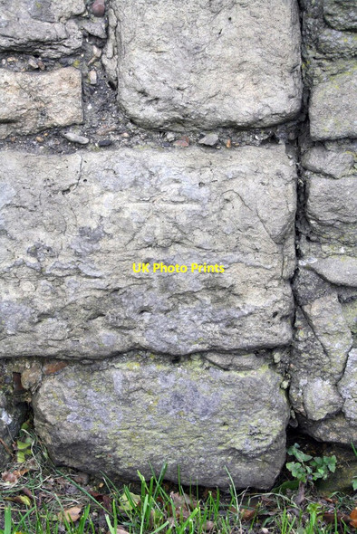 Photo 6"x4" Benchmark on boundary wall of D'Oyleys Farm, Milton Road Brookhampton\/SU6098 c2014