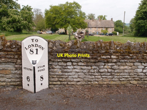 Photo 6"x4" Water Newton Milepost Water Newton c2014