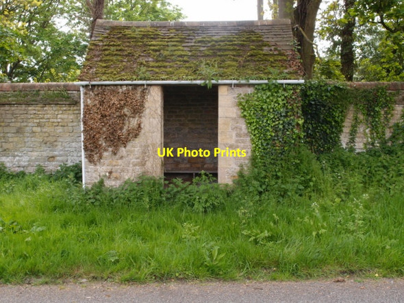 Photo 6"x4" Bus shelter, Water Newton Water Newton c2014