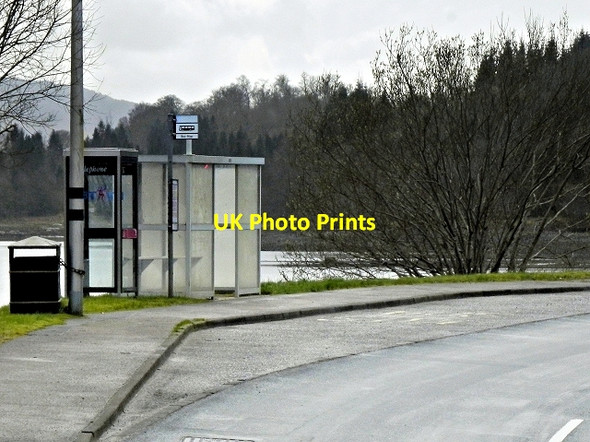 Photo 6"x4" Minard, Bus Stop at the side of Loch Fyne Minard\/NR9796 c2014