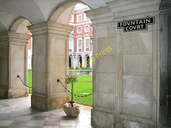 Photo 6"x4" Fountain Court, Hampton Court Palace Surbiton c2008