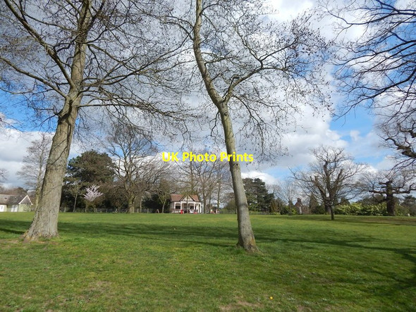 Photo 6"x4" Hut in Christchurch Park Ipswich c2014