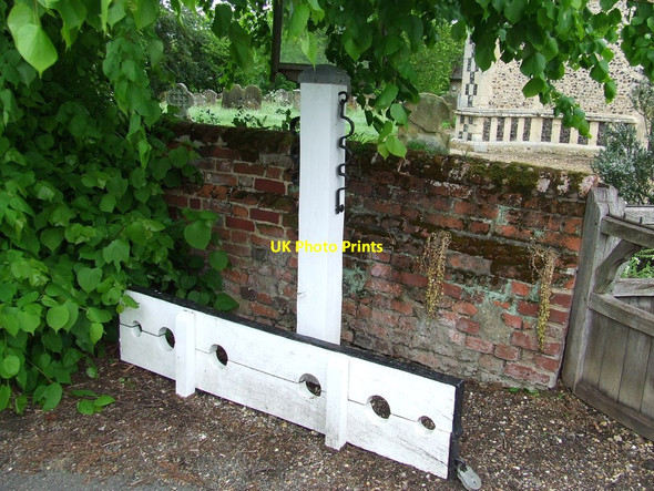 Photo 6"x4" The Village Stocks Ufford\/TM2952 c2014