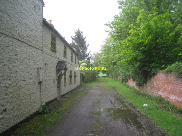 Photo 6"x4" The shortest way to the church Holme-on-Spalding-Moor c2014
