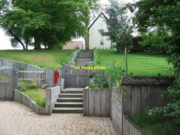 Photo 6"x4" Strawberry Hill Ufford\/TM2952 c2014