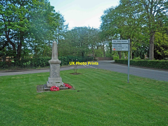 Photo 6"x4" North Cotes war memorial Marshchapel c2014