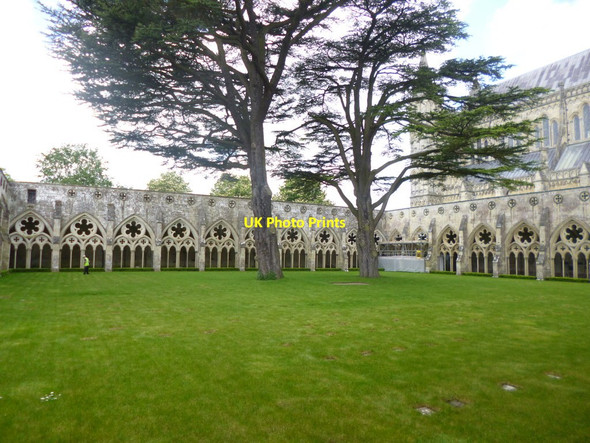 Photo 6"x4" Salisbury, cathedral cloisters Salisbury c2014