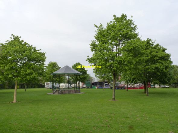 Photo 6"x4" Dovecote Park, tree circle and bandstand Beeston\/SK5236 c2014