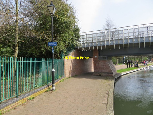 Photo 6"x4" Cyclists Dismount Newbury\/SU4767 c2014