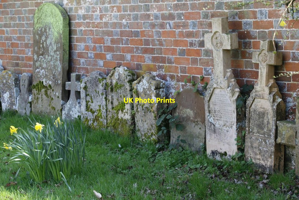 Photo 6"x4" Leaning on the wall Chilton\/SU4885 c2014