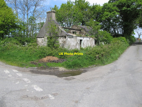Photo 6"x4" Roofless cottage at the crossroads Belleek\/H9827 c2014