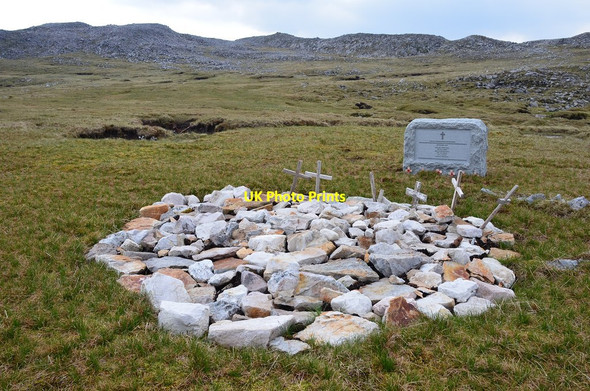 Photo 6"x4" Air crash site with gravestone Loch nan Caorach\/NC2923 c2014