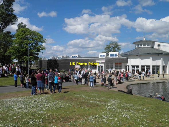 Photo 6"x4" Watching the Morris Dancers Cleethorpes c2014