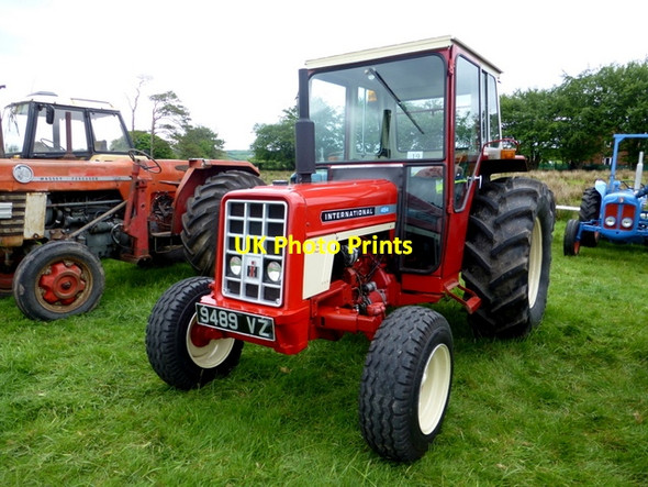 Photo 6"x4" International 454 Tractor, Clogherny Vintage Fayre Beragh c2014