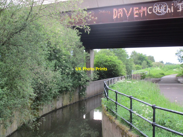 Photo 6"x4" Mother Drain and the M18 overbridge Littleworth\/SK6298 c2014