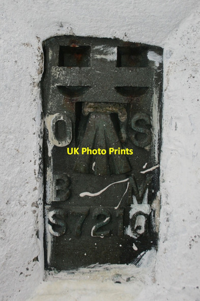 Photo 6"x4" The Crow's foot on the Ben Rinnes triangulation pillar Scurran of Lochterlandoch c2014