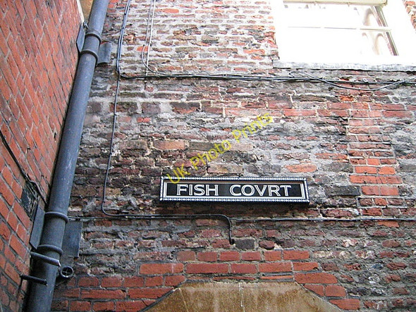 Photo 6"x4" Wall and sign, Fish Court, Hampton Court Palace Surbiton c2008