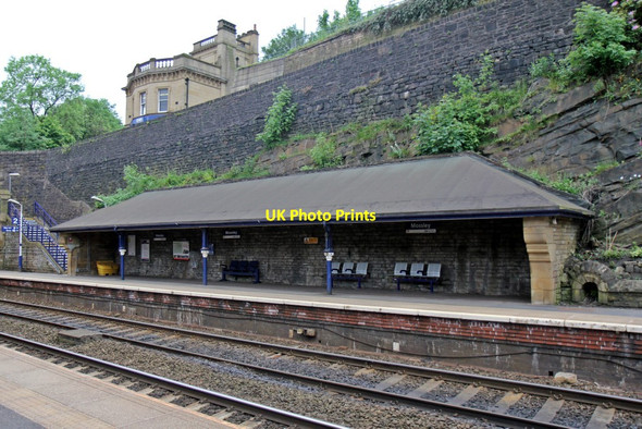 Photo 6"x4" Waiting shelter, Mossley railway station Mossley\/SD9701 c2014