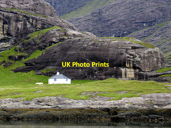 Photo 6"x4" Coruisk Memorial Hut Loch na Cuilce\/NG4819 c2014