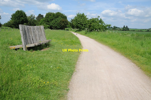 Photo 6"x4" Railway sleeper seat Luddington\/SP1652 c2014