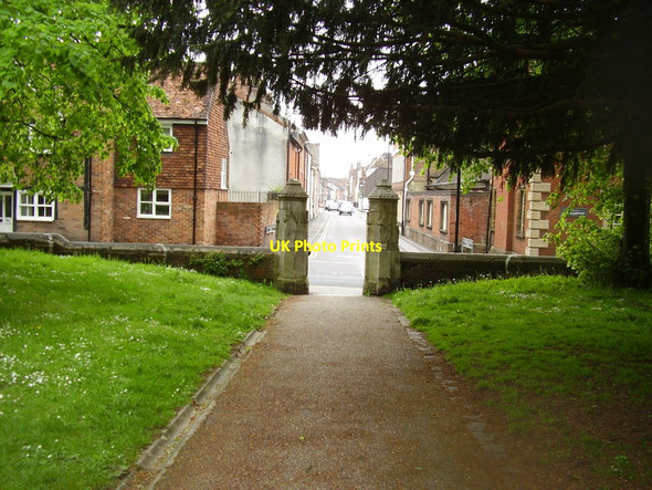 Photo 6"x4" St Edmund's Church gates Salisbury c2014