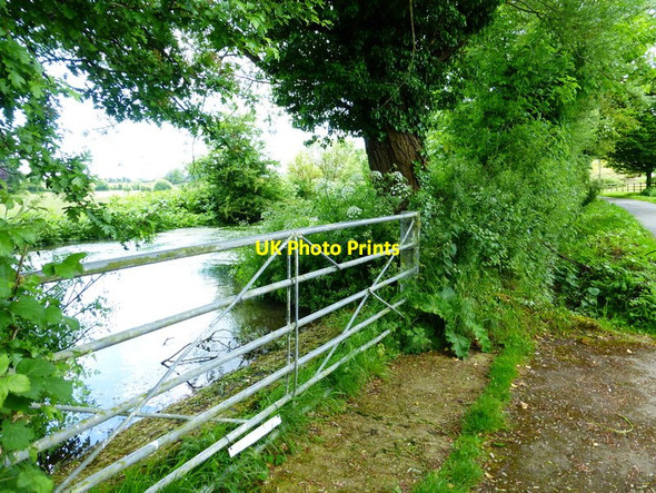 Photo 6"x4" Gate to river on Church Lane Exton\/SU6121 c2014