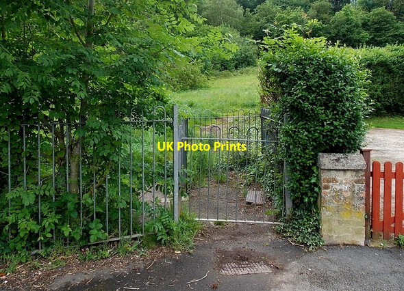 Photo 6"x4" Gate at the end of Waveney Close, Bettws, Newport Bettws\/ST2990 c2014