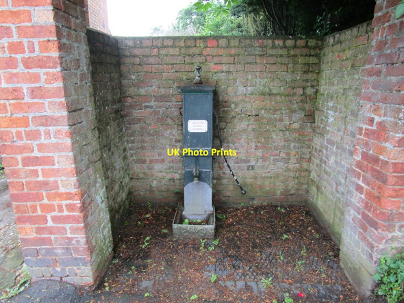 Photo 6"x4" The village pump, Thimbleby Edlington c2014