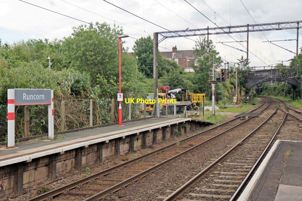 Photo 6"x4" Southern end of Runcorn railway station Runcorn c2014