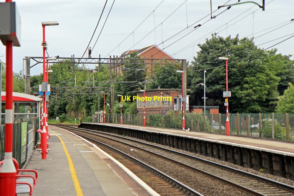 Photo 6"x4" Platform 1, Runcorn railway station Runcorn c2014