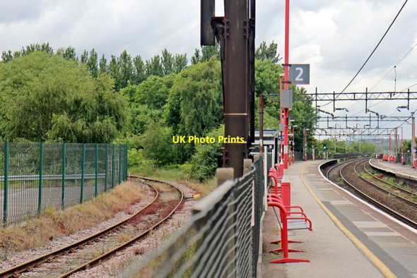 Photo 6"x4" Diverging lines, Runcorn railway station Runcorn c2014