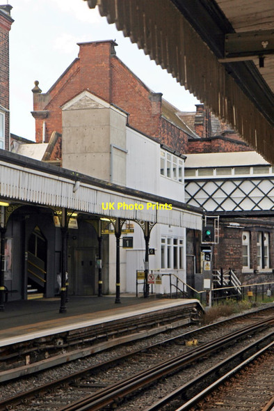 Photo 6"x4" Platform entrance, Birkenhead Central railway station Birkenhead\/SJ3088 c2014