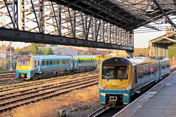 Photo 6"x4" Arriva Trains Wales Class 175s, Chester railway station Chester c2014