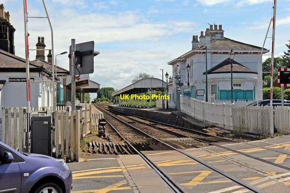 Photo 6"x4" Level crossing and old station building, Gobowen Gobowen c2014