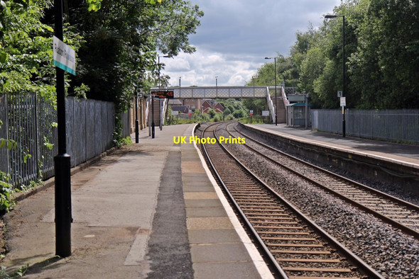 Photo 6"x4" Along platform 2, Ruabon railway station Ruabon\/Rhiwabon c2014