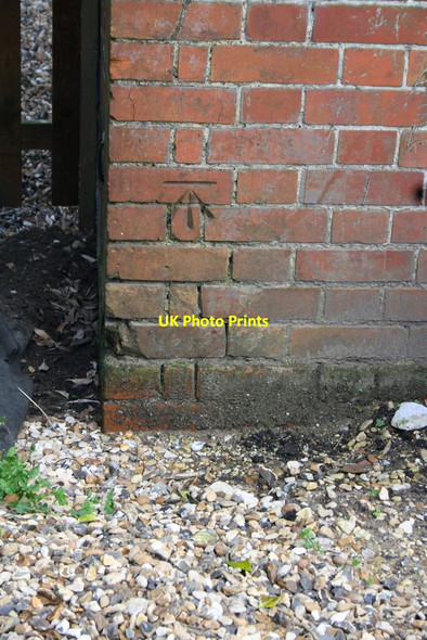 Photo 6"x4" Benchmark on #9 Reading Road Cholsey c2014