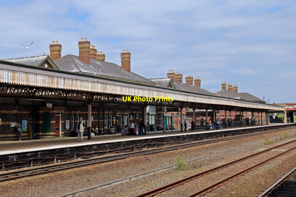 Photo 6"x4" Platform 1, Rhyl railway station Rhyl c2014