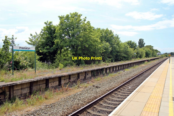 Photo 6"x4" Disused platform, Prestatyn railway station Prestatyn c2014