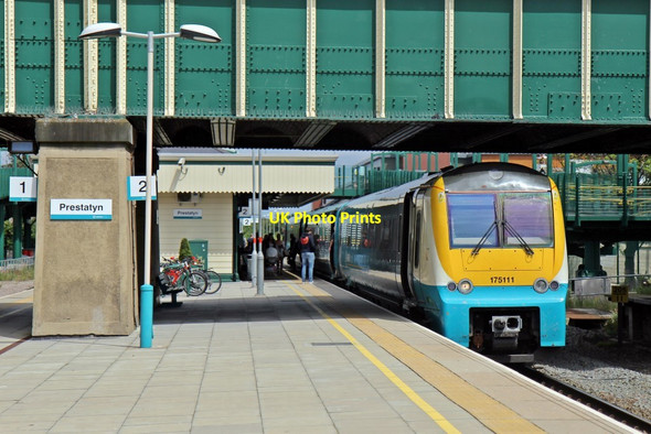 Photo 6"x4" Arriva Trains Wales Class 175, 175111, Prestatyn railway station Prestatyn c2014