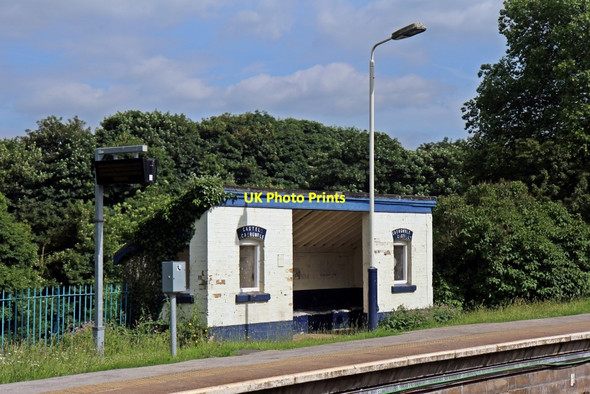 Photo 6"x4" Waiting shelter, Caergwrle railway station Caergwrle c2014