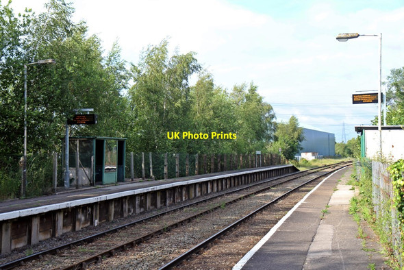 Photo 6"x4" Looking north, Hawarden Bridge railway station Connah's Quay c2014