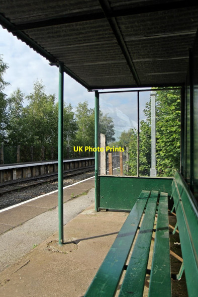 Photo 6"x4" Waiting shelter, Hawarden Bridge railway station Connah's Quay c2014