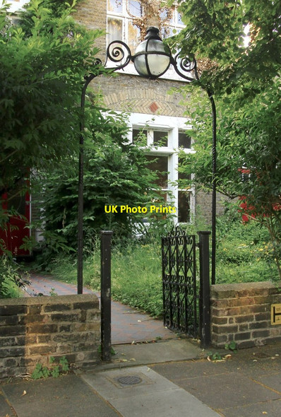 Photo 6"x4" Wrought-iron gateway arch, the Butts Brentford c2014