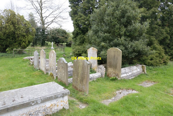 Photo 6"x4" Family Graves High Wycombe c2014