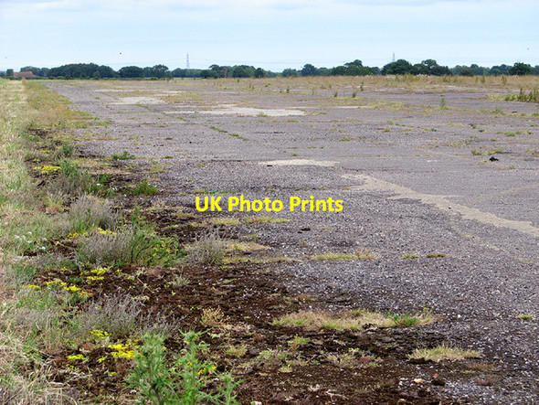 Photo 6"x4" The SE\/NW runway at RAF Shipdham Letton Green c2014