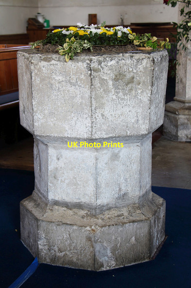 Photo 6"x4" St Mary the Virgin, Great Chart - Font Great Chart c2015
