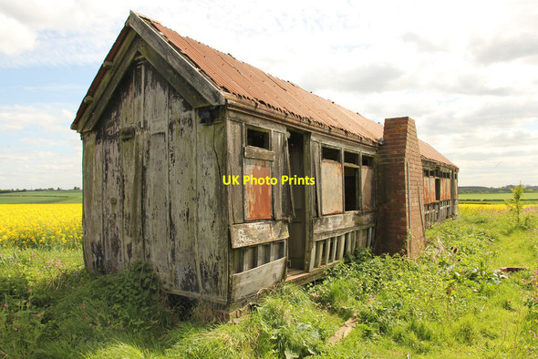 Photo 6"x4" Old railway carriage Bothamsall c2015